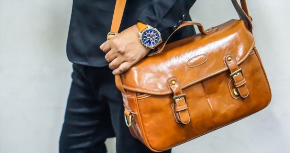 23 Greatest Messenger Bags For Male Teachers